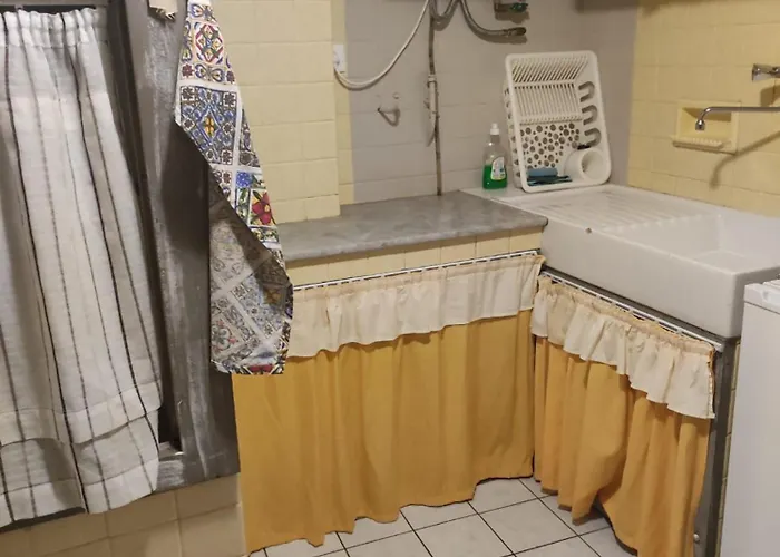 A Due Passi Dal Mare * Μεντόν