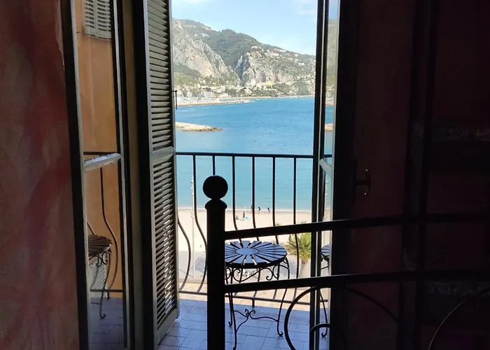 A Due Passi Dal Mare *